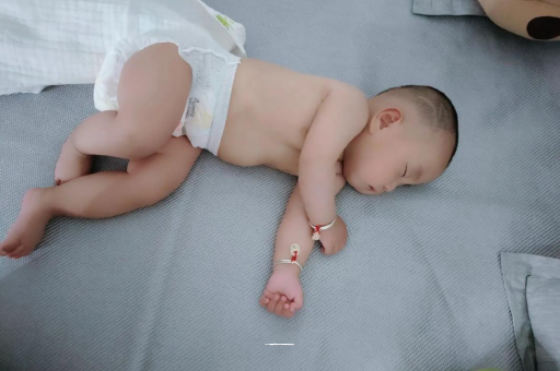 齐河三个月宝宝抬头不稳